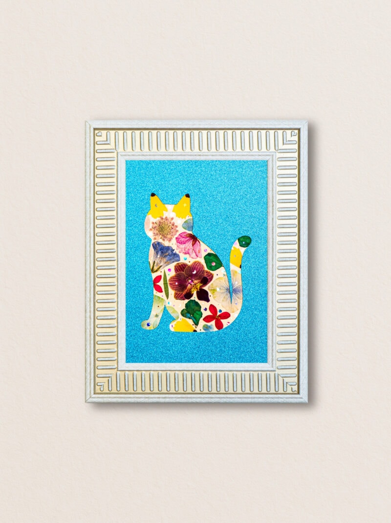 pressed_flower_art_kit_cat_elegant_azure_bloom_frame Elegant Cat: Azure Bloom 5"×7"