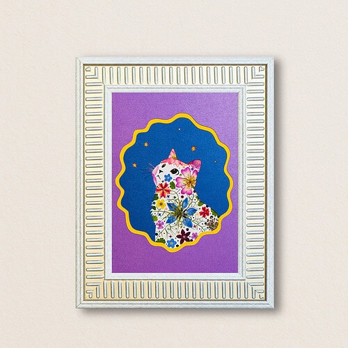 pressed_flower_art_kit_cat_looking_up_midnight_bloom_frame Looking Up Cat: Midnight Bloom 5"×7"